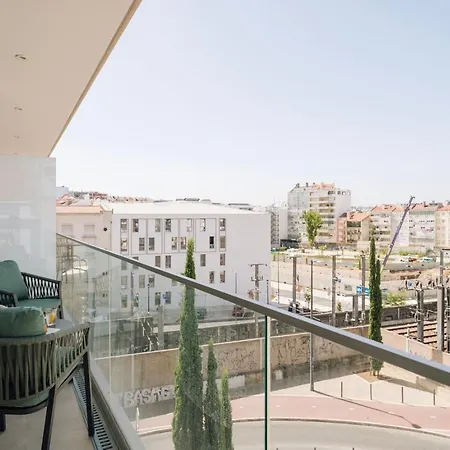 Apartamento Minturno - 2 Bedrooms And Balcony In Alvalade *