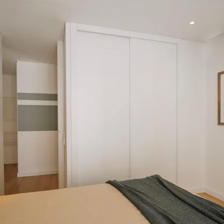 Minturno - 2 Bedrooms And Balcony In Alvalade Appartement