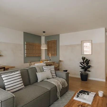 Apartment Minturno - 2 Bedrooms And Balcony In Alvalade *