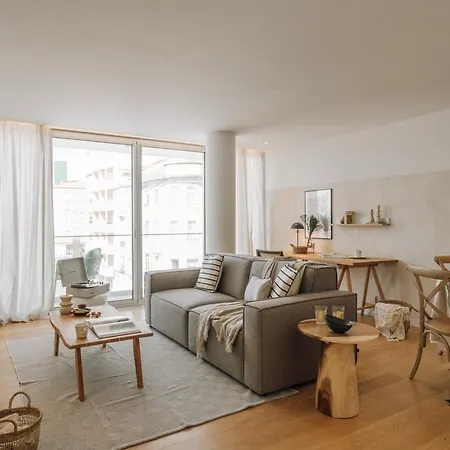 Minturno - 2 Bedrooms And Balcony In Alvalade * Lisbon