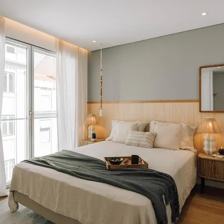 Minturno - 2 Bedrooms And Balcony In Alvalade Apartment