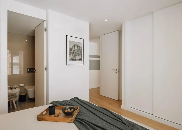 Minturno - 2 Bedrooms And Balcony In Alvalade 公寓 *