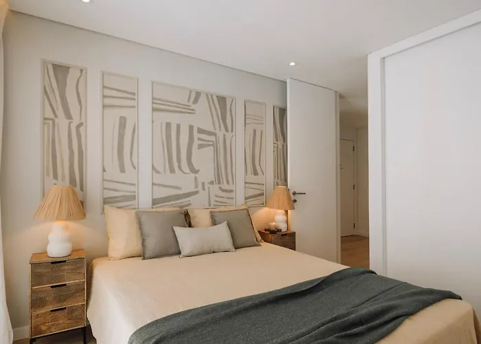 Minturno - 2 Bedrooms And Balcony In Alvalade * Lissabon