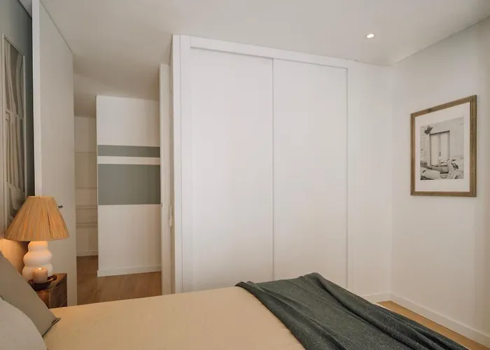 Minturno - 2 Bedrooms And Balcony In Alvalade Apartamento