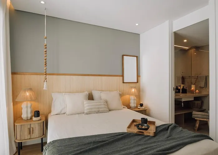 Minturno - 2 Bedrooms And Balcony In Alvalade *