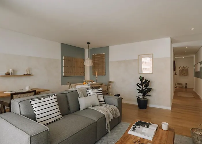 Apartamento Minturno - 2 Bedrooms And Balcony In Alvalade *