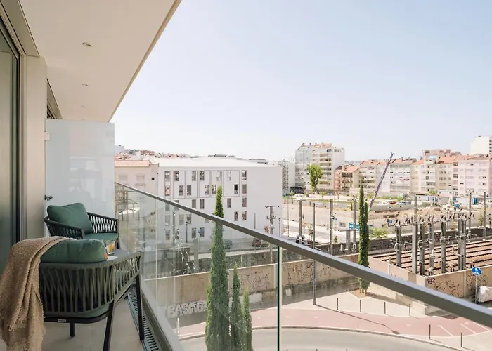 Apartamento Minturno - 2 Bedrooms And Balcony In Alvalade *
